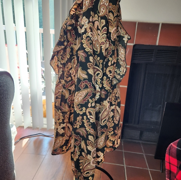 Paisley Ruffle Blouse - Picture 4 of 8